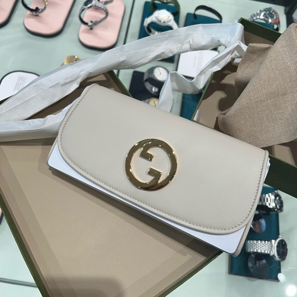Gucci - Picture 1 of 2